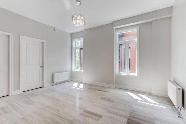 101 Bedford Rd, House semidetached with 6 bedrooms, 5 bathrooms and 3 parking in Toronto ON | Image 10