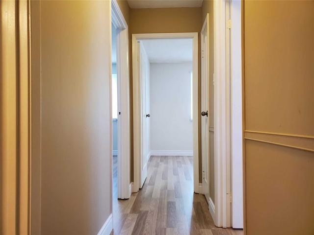 upper - 2948 Oslo Cres, House semidetached with 3 bedrooms, 2 bathrooms and 2 parking in Mississauga ON | Image 2