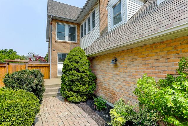 10 Rosemead Clse, House detached with 3 bedrooms, 4 bathrooms and 6 parking in Markham ON | Image 23