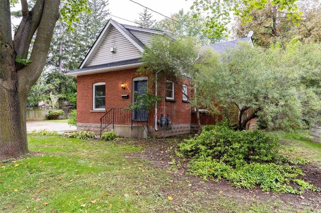 2383 Lakeshore Rd, House detached with 2 bedrooms, 1 bathrooms and 2 parking in Burlington ON | Image 12