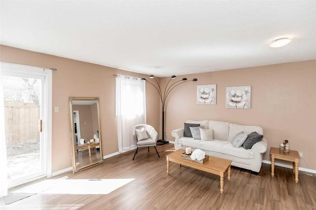 11 - 57 Hansen Rd, Townhouse with 3 bedrooms, 2 bathrooms and 1 parking in Brampton ON | Image 3
