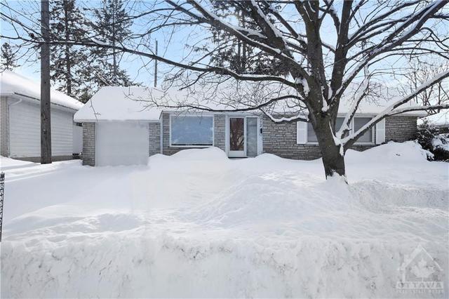 172 Roger Road, House detached with 3 bedrooms, 2 bathrooms and 3 parking in Ottawa ON | Image 2