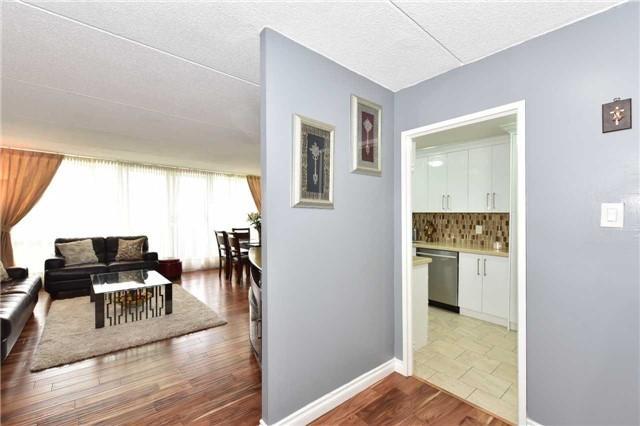 1002 - 2 Glamorgan Ave, Condo with 2 bedrooms, 1 bathrooms and 1 parking in Toronto ON | Image 6