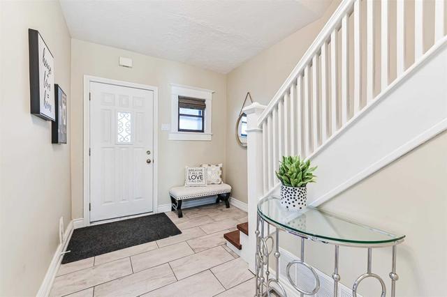 137 Essex St, House semidetached with 4 bedrooms, 2 bathrooms and 2 parking in Toronto ON | Image 12