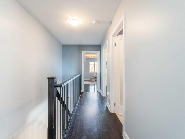 700 Wendy Culbert Cres, Townhouse with 3 bedrooms, 4 bathrooms and 1 parking in Newmarket ON | Image 3