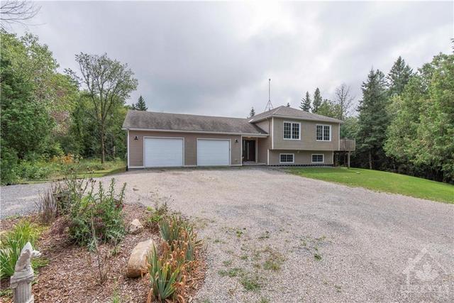 1793 Pinery Road, House detached with 5 bedrooms, 3 bathrooms and 10 parking in Montague ON | Image 2
