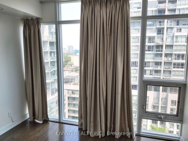 uph11 - 21 Nelson St, Condo with 1 bedrooms, 2 bathrooms and 1 parking in Toronto ON | Image 11