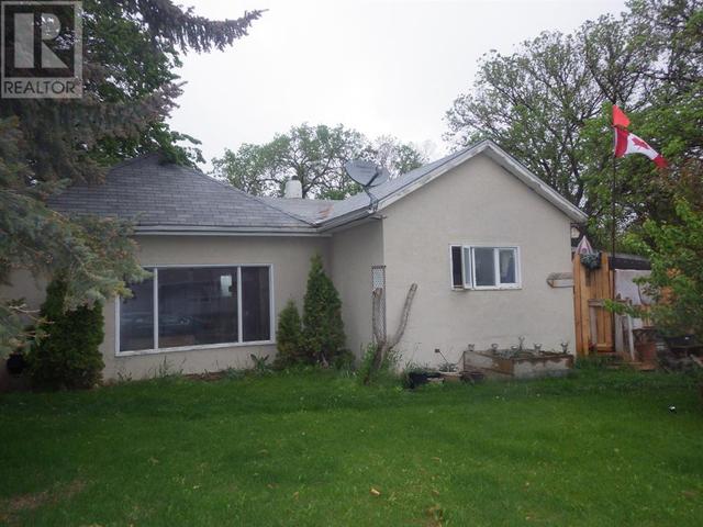 303 - 1 Ave., House detached with 3 bedrooms, 1 bathrooms and 2 parking in Warner AB | Card Image