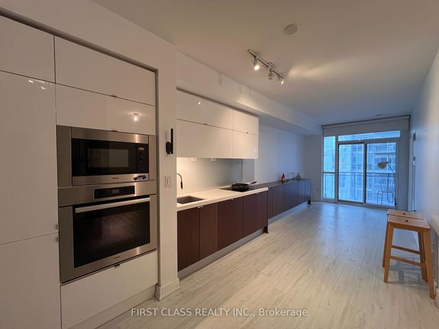 3503 - 21 Iceboat Terr, Condo with 1 bedrooms, 1 bathrooms and 0 parking in Toronto ON | Image 1