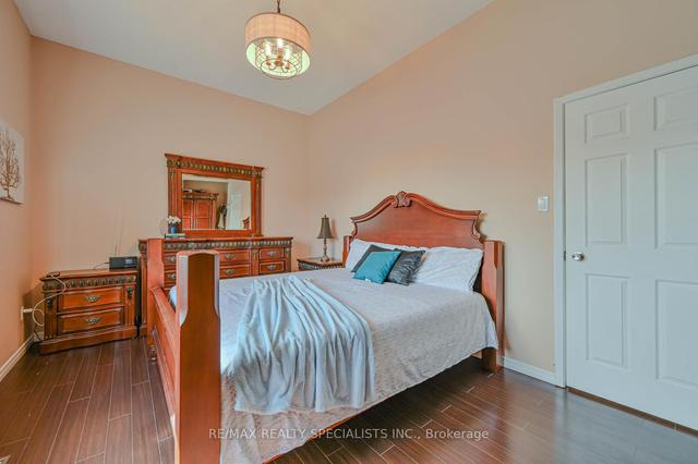 66 Carisbrook Crt, Townhouse with 3 bedrooms, 2 bathrooms and 2 parking in Brampton ON | Image 13