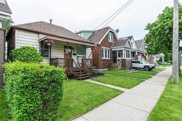 110 Fairfield Ave N, House detached with 2 bedrooms, 1 bathrooms and null parking in Hamilton ON | Image 3
