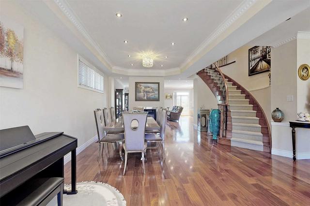 28 Southbrook Cres, House detached with 4 bedrooms, 5 bathrooms and 6 parking in Markham ON | Image 2
