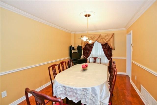 119 Dumfries Ave, House detached with 4 bedrooms, 4 bathrooms and 2 parking in Brampton ON | Image 6