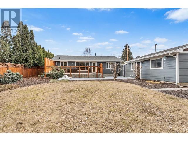 1080 Kelly Road, House detached with 2 bedrooms, 2 bathrooms and 1 parking in Kelowna BC | Image 33