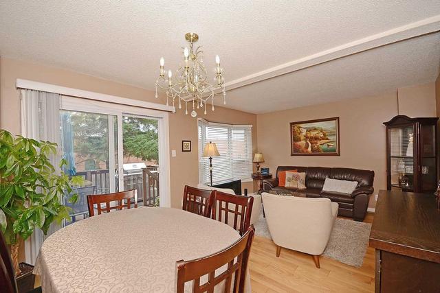 24 - 2004 Glenada Cres, Townhouse with 3 bedrooms, 3 bathrooms and 2 parking in Oakville ON | Image 7