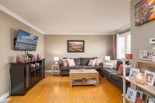745 Ridley Dr, House semidetached with 3 bedrooms, 2 bathrooms and 5 parking in Kingston ON | Image 3