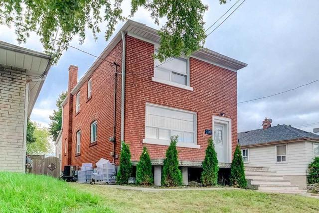 Upper - 3517 St Clair Ave, House detached with 4 bedrooms, 2 bathrooms and 3 parking in Toronto ON | Image 3