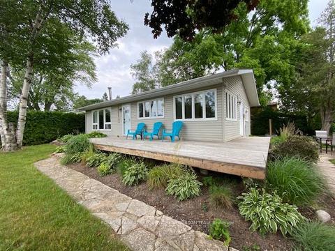 254 Bay St, House detached with 2 bedrooms, 1 bathrooms and 2 parking in Saugeen Shores ON | Card Image