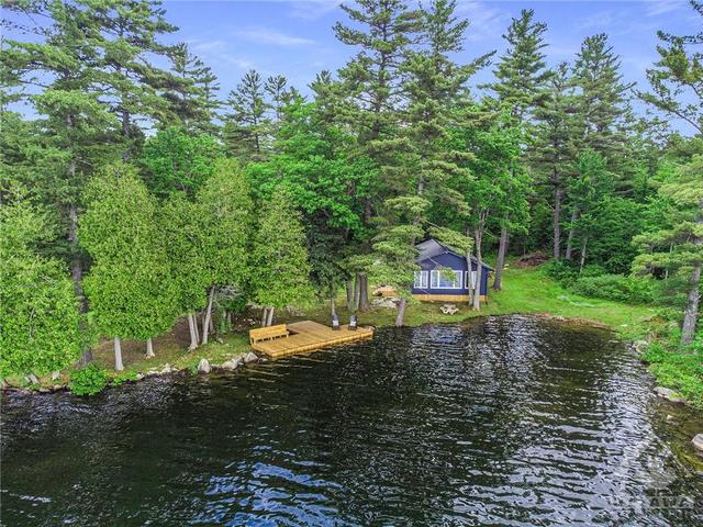 2 North Shore White Lake North, House detached with 2 bedrooms, 1 bathrooms and null parking in Greater Madawaska ON | Image 2