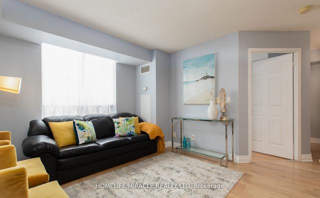 501 - 5940 Yonge St, Condo with 2 bedrooms, 2 bathrooms and 1 parking in Toronto ON | Image 3