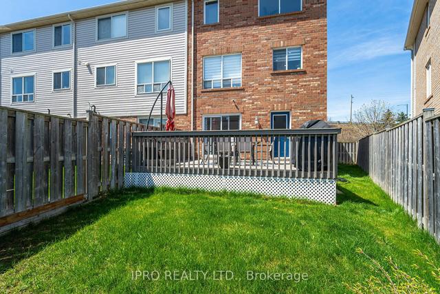 93 Decker Hollow Circ, House attached with 3 bedrooms, 3 bathrooms and 5 parking in Brampton ON | Image 31