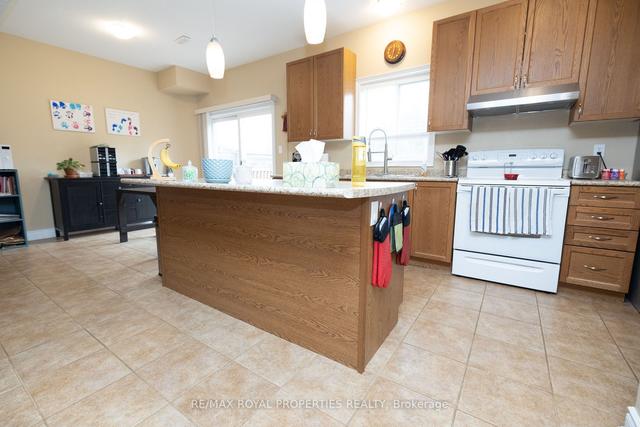 4 Trotter Crt, House detached with 4 bedrooms, 4 bathrooms and 6 parking in Barrie ON | Image 12