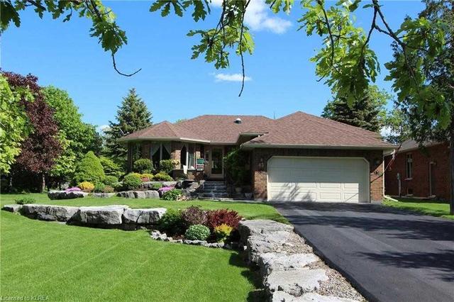 43 Olde Forest Lane, House detached with 2 bedrooms, 3 bathrooms and 4 parking in Kawartha Lakes ON | Image 2