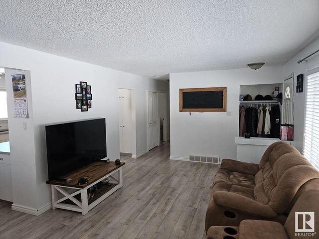4907 44 St, House detached with 3 bedrooms, 1 bathrooms and null parking in Two Hills AB | Image 15