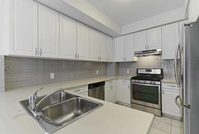 95 Silverwood Ave, Townhouse with 3 bedrooms, 2 bathrooms and 2 parking in Richmond Hill ON | Image 2