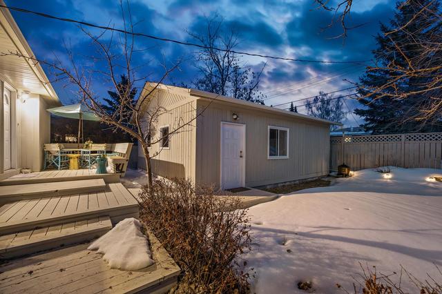 398 Wildwood Drive Sw, House detached with 3 bedrooms, 3 bathrooms and 2 parking in Calgary AB | Image 37
