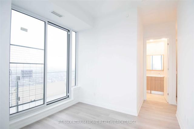 ph608 - 75 Canterbury Pl, Condo with 3 bedrooms, 2 bathrooms and 1 parking in Toronto ON | Image 2