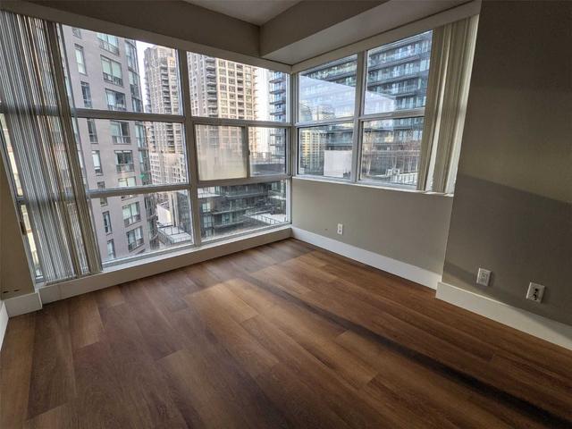 1106 - 11 St Joseph St, Condo with 2 bedrooms, 2 bathrooms and 0 parking in Toronto ON | Image 2