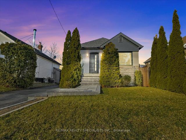 70 Atlee Ave, House detached with 2 bedrooms, 2 bathrooms and 3 parking in Toronto ON | Image 28