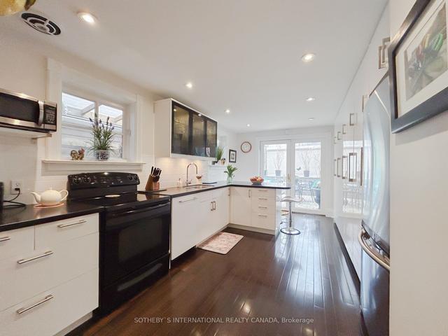 128 Spruce St, House attached with 2 bedrooms, 2 bathrooms and 2 parking in Toronto ON | Image 7