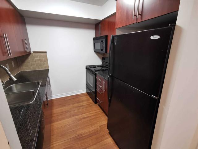 611 - 310 Burnhamthorpe Rd W, Condo with 2 bedrooms, 1 bathrooms and 2 parking in Mississauga ON | Image 7