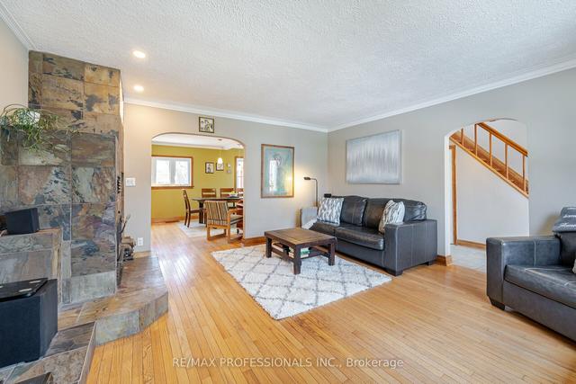 117 Eastville Ave, House detached with 3 bedrooms, 3 bathrooms and 4 parking in Toronto ON | Image 2