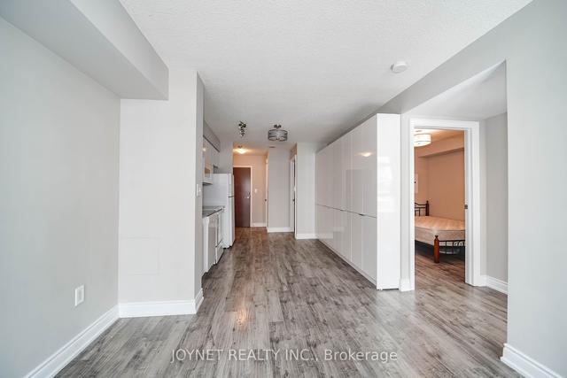 516 - 10 Capreol Crt, Condo with 1 bedrooms, 1 bathrooms and 0 parking in Toronto ON | Image 23