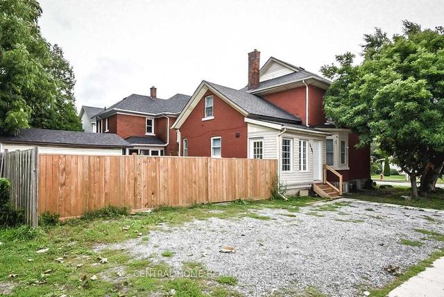 6197 Culp St, House detached with 4 bedrooms, 3 bathrooms and 3 parking in Niagara Falls ON | Image 1