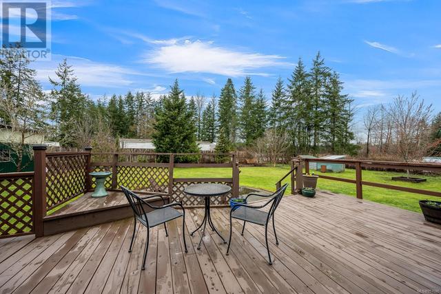 5733 Island Hwy N, House detached with 3 bedrooms, 1 bathrooms and 4 parking in Comox Valley B (Lazo North) BC | Image 23