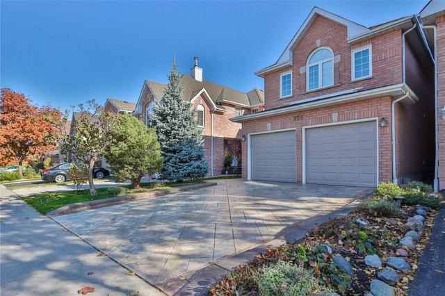 938 Binscarth Dr, House detached with 4 bedrooms, 3 bathrooms and 4 parking in Mississauga ON | Image 1