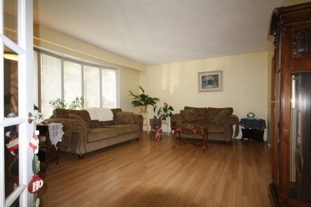 80 Marica Ave, House detached with 3 bedrooms, 3 bathrooms and 6 parking in Oshawa ON | Image 4