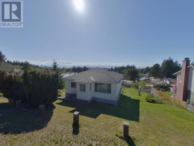 6431 Hillcrest Ave, House detached with 3 bedrooms, 1 bathrooms and 1 parking in Powell River BC | Image 1