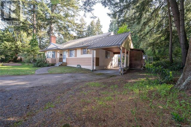 2441 Sooke Rd, House detached with 3 bedrooms, 3 bathrooms and 5 parking in Colwood BC | Image 2