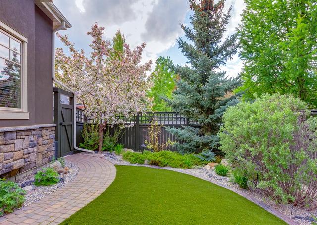 128 Wentworth Lane Sw, House detached with 4 bedrooms, 4 bathrooms and 7 parking in Calgary AB | Image 2