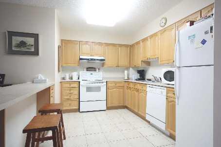 404 - 200 Broadway Ave, Condo with 2 bedrooms, 1 bathrooms and 1 parking in Orangeville ON | Image 2