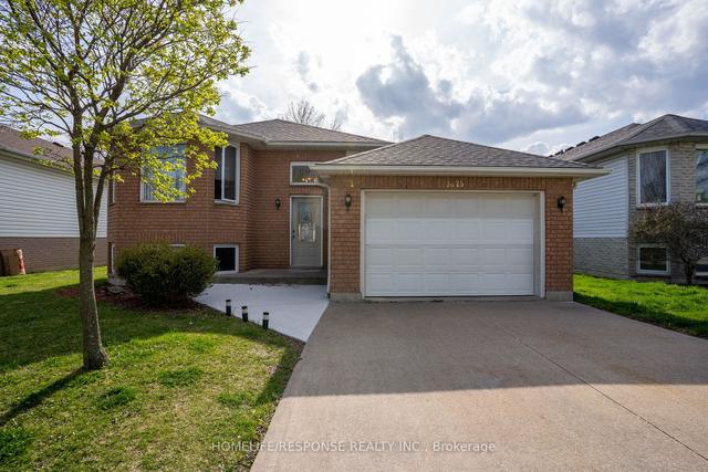 3825 Maguire St W, House detached with 3 bedrooms, 2 bathrooms and 5 parking in Windsor ON | Image 1