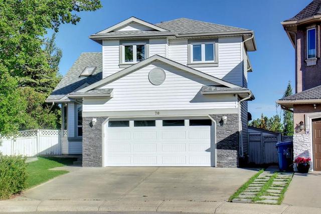 70 Tuscarora Way Nw, House detached with 6 bedrooms, 4 bathrooms and 4 parking in Calgary AB | Card Image