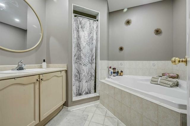 25 Kenwood Dr, Townhouse with 3 bedrooms, 3 bathrooms and 2 parking in Brampton ON | Image 14