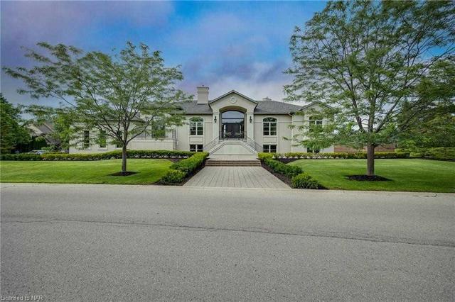 6771 Calaguiro Dr, House detached with 3 bedrooms, 5 bathrooms and 16 parking in Niagara Falls ON | Image 1