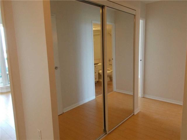 1001 - 550 Webb Dr, Condo with 2 bedrooms, 1 bathrooms and 1 parking in Mississauga ON | Image 15